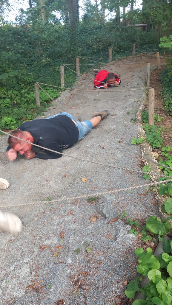 Low crawling zone that requires crossing along the axis, just above the ground, to avoid "making the ropes sing"